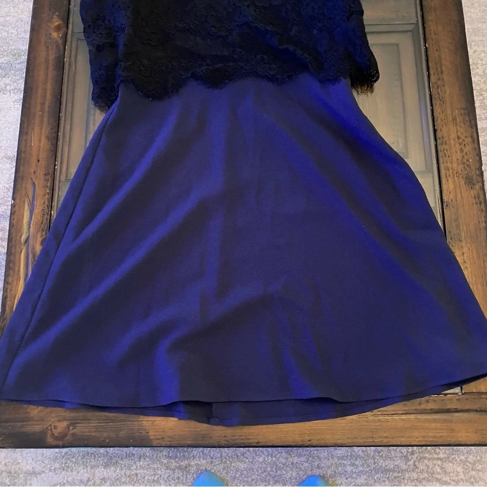 Charles Henry Two Color Lace Dress - Picture 4 of 11